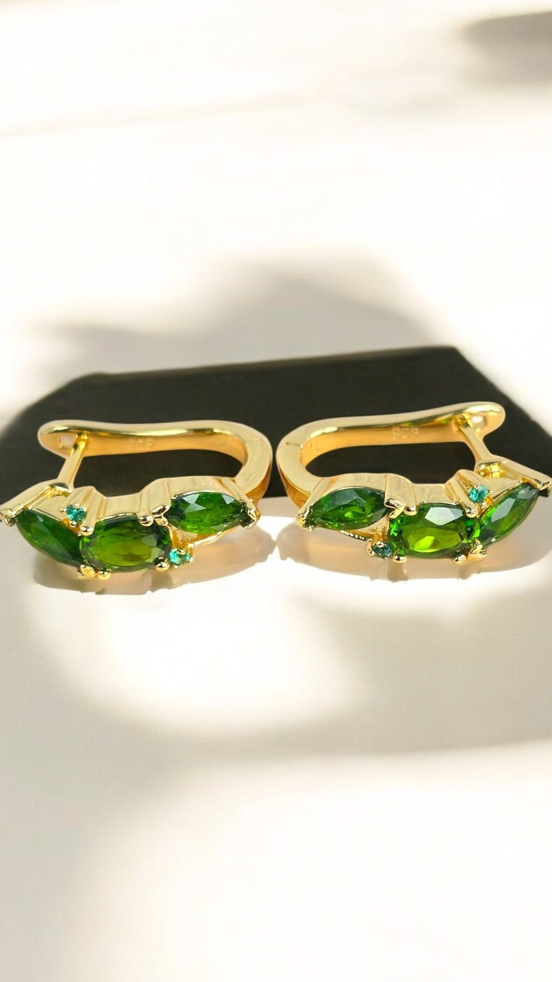 SELENE – NATURAL CHROME DIOPSIDE EARRING IN 925 STERLING SILVER