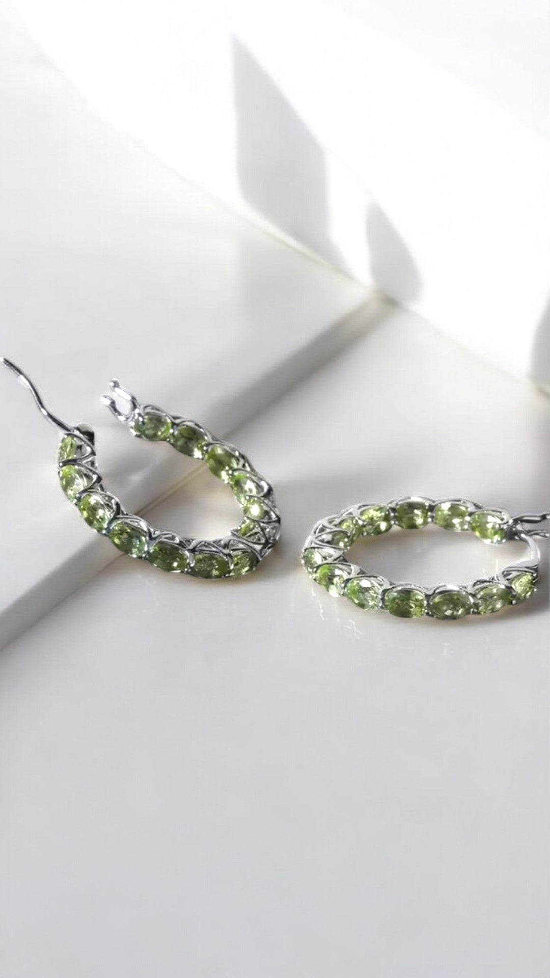LONDONER - NATURAL PERIDOT GEMSTONE HOOP EARRING IN 925 STERLING SILVER