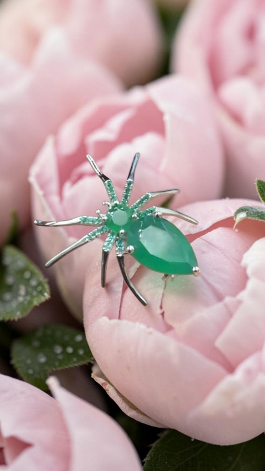 Spider Natural Agate Gemstone Brooch Plated in Rhodium