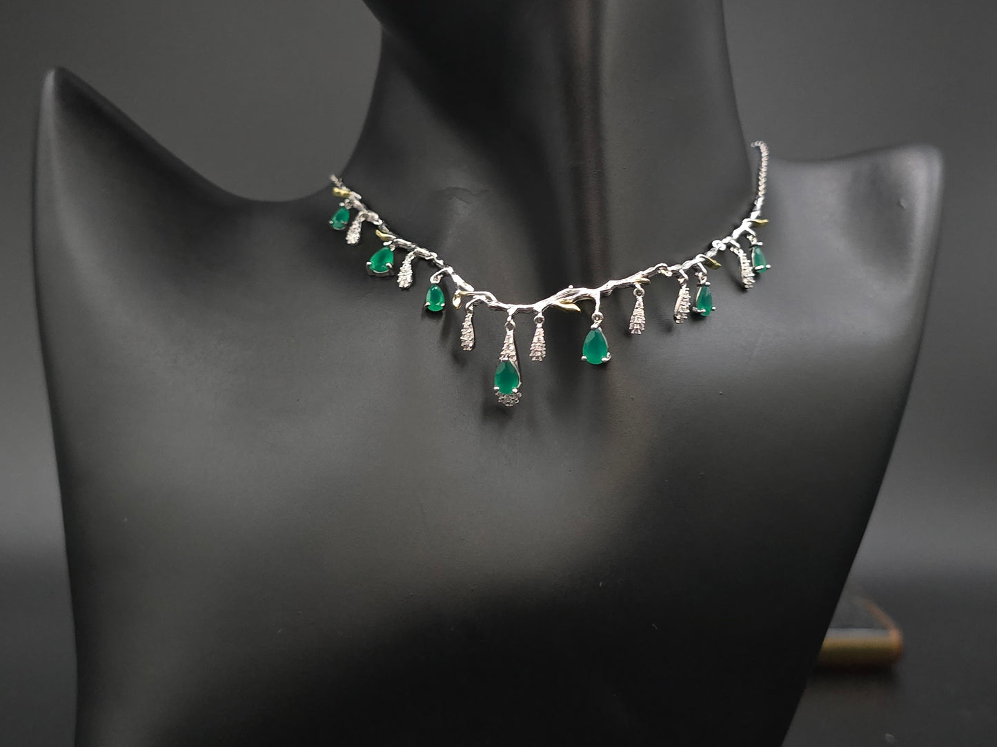 Nyssa - NATURAL AGATE GEMSTONE NECKLACE IN 925 STERLING SILVER