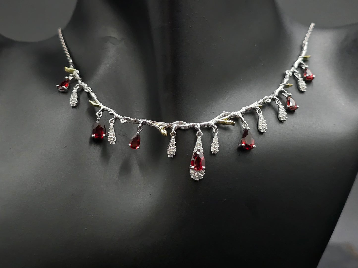 Nyssa - NATURAL GARNET GEMSTONE NECKLACE IN 925 STERLING SILVER