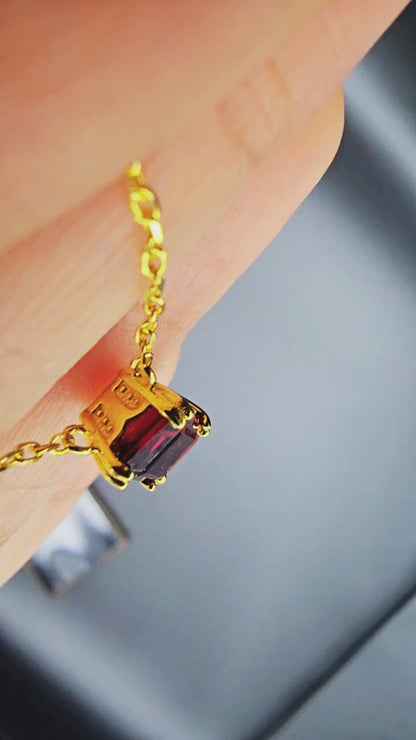 KORA - NATURAL LARGE GARNET GEMSTONE NECKLACE IN 925 STERLING SILVER