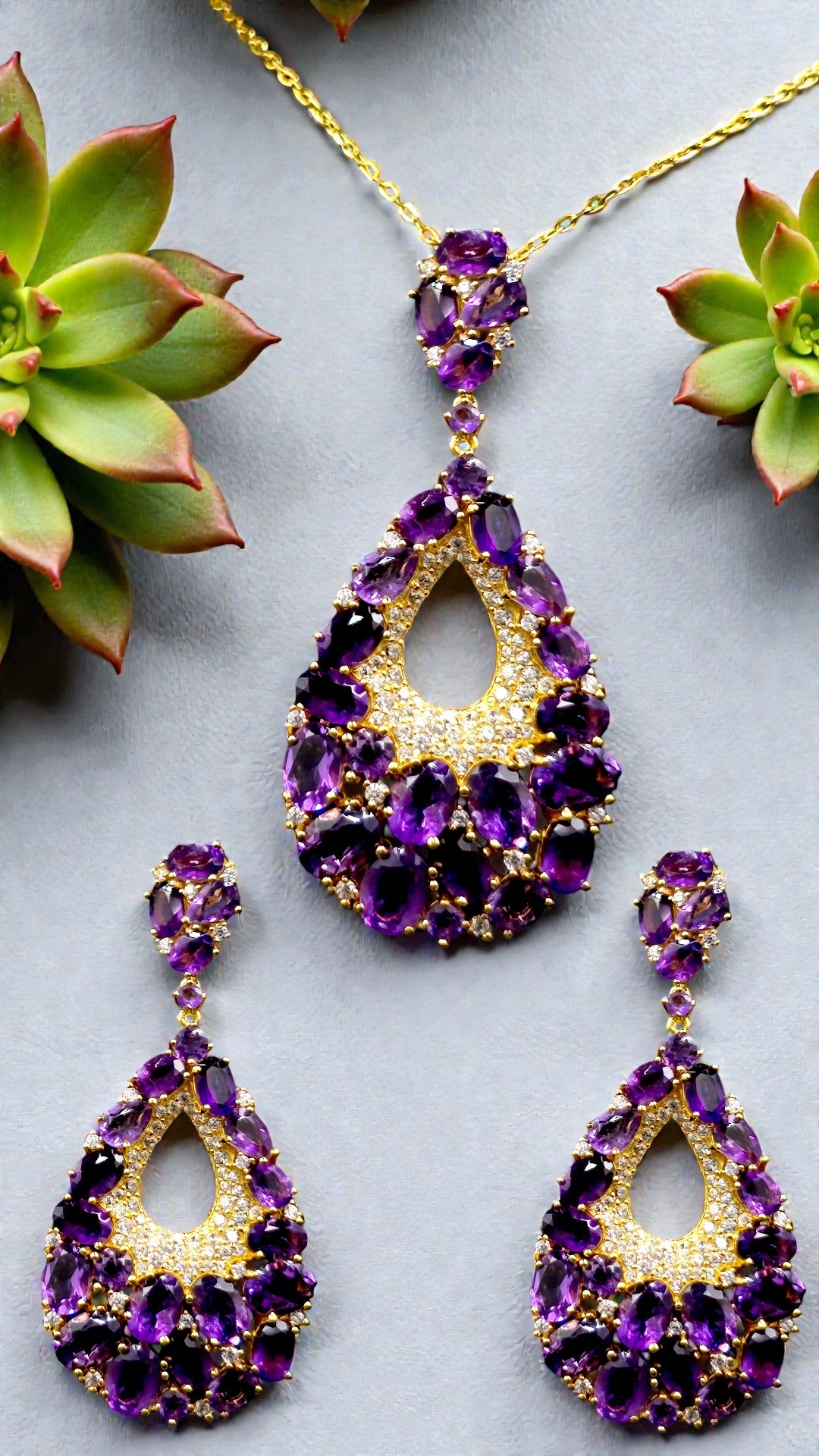 GRANDE – LARGE NATURAL AMETHYST GEMSTONE EARRINGS PLATED IN YELLOW GOLD